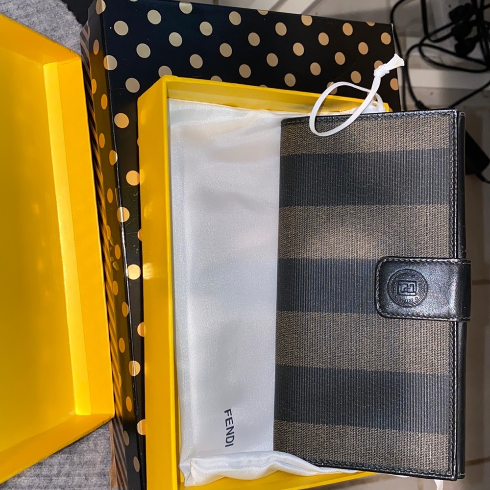 Beautiful Fendi wallet full set!